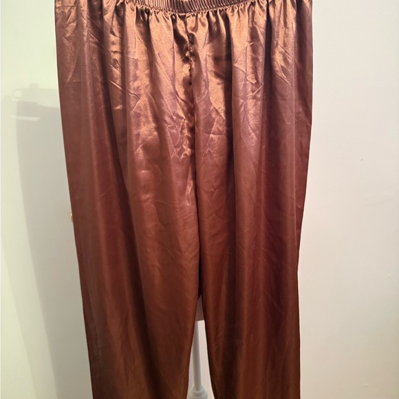 Elegant Satin Button-Up Pajama Top and bottoms. - Picture 3 of 3